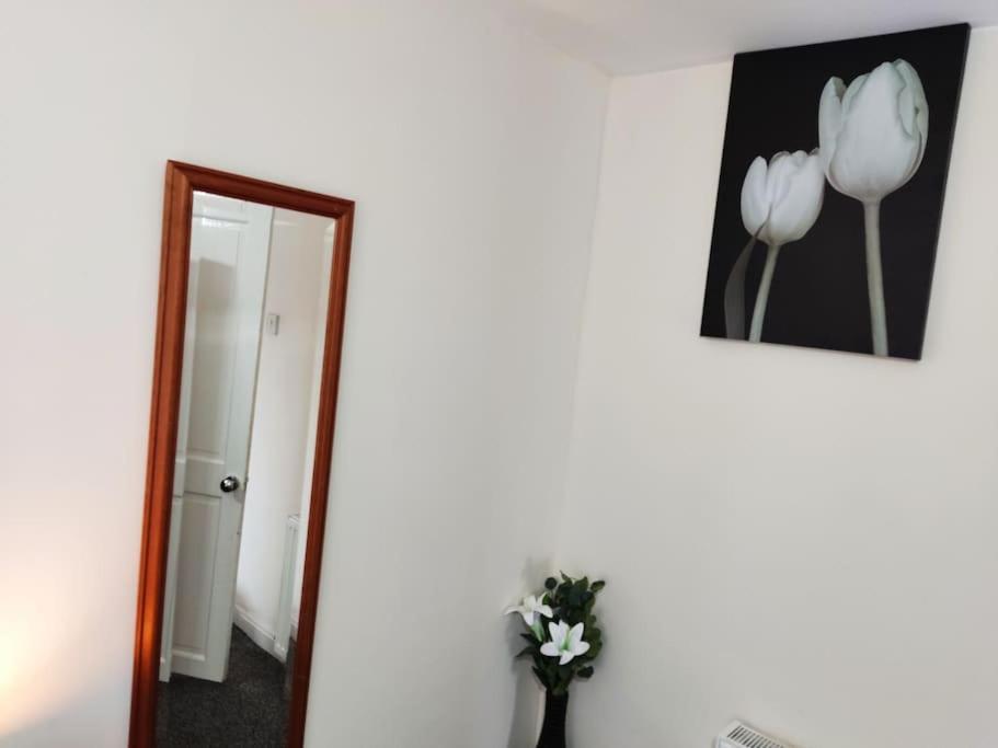 Cheerful 2-Bedroom Home With Off Street Parking Blackpool Exterior photo