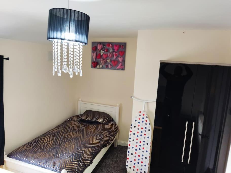 Cheerful 2-Bedroom Home With Off Street Parking Blackpool Exterior photo