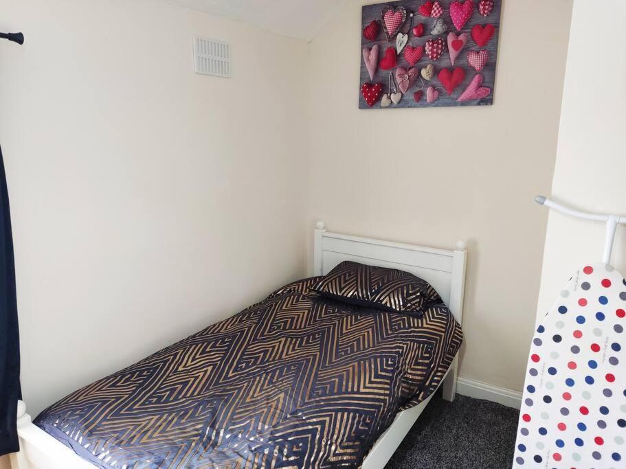 Cheerful 2-Bedroom Home With Off Street Parking Blackpool Exterior photo