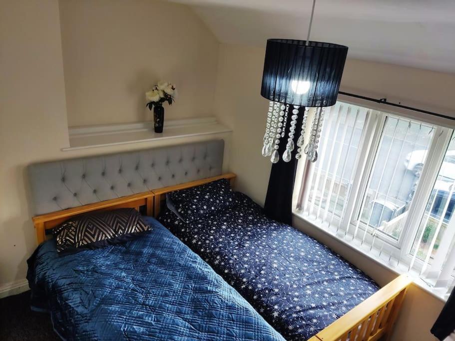 Cheerful 2-Bedroom Home With Off Street Parking Blackpool Exterior photo
